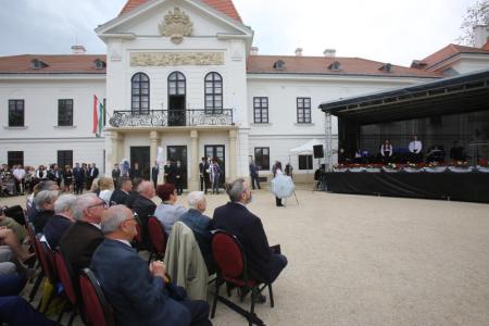 Rendhagyó ballagási ünnepség Nagycenken | Soproni Széchenyi István Gimnázium